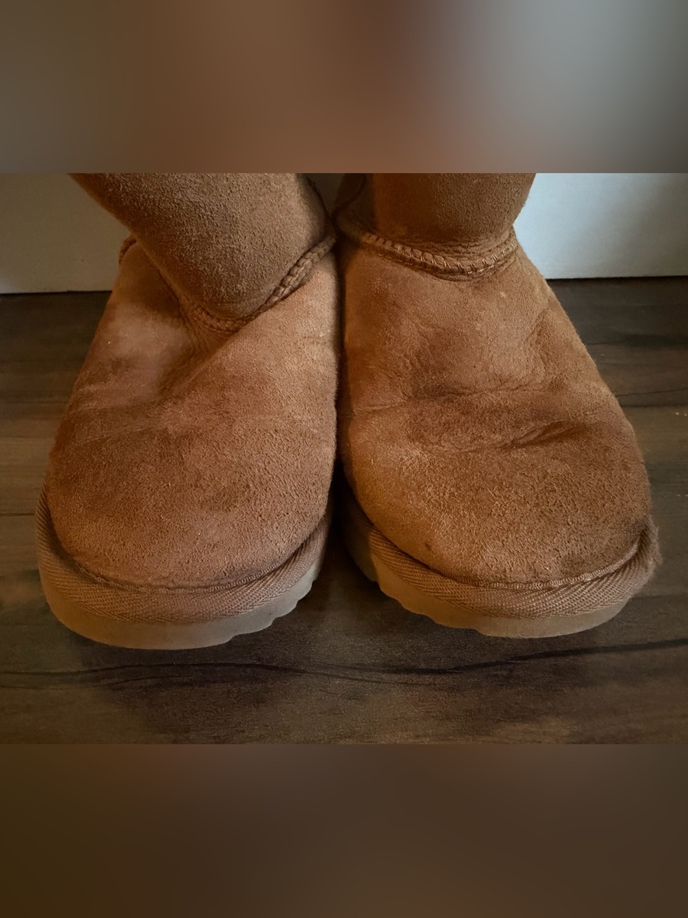 UGG | UGG Classic Short Chestnut Sheepskin Boots | Big Kids Size 4 / EU 36 - Picture 9 of 12